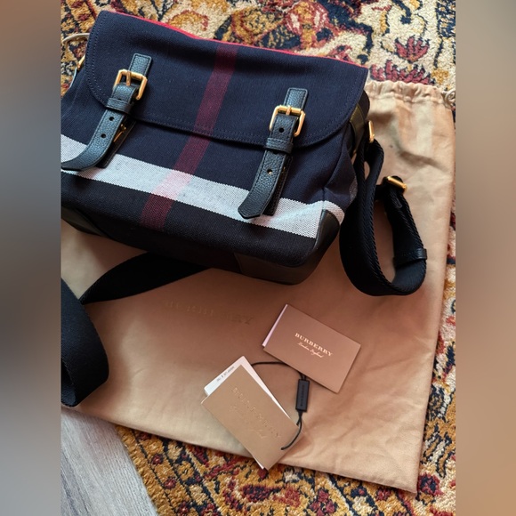 Burberry Camera Bag - Picture 10 of 10